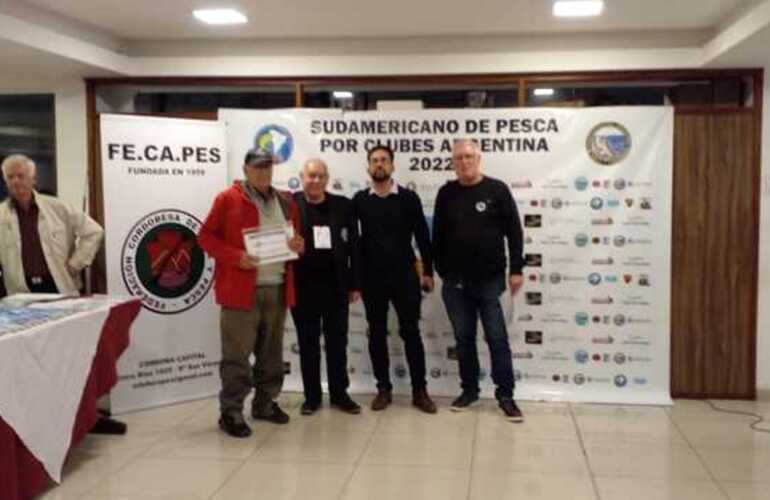 Imagen de Roberto Stenta, pescador de Arroyo Seco, recibió un reconocimiento especial por su trayectoria a nivel nacional y sudamericano.