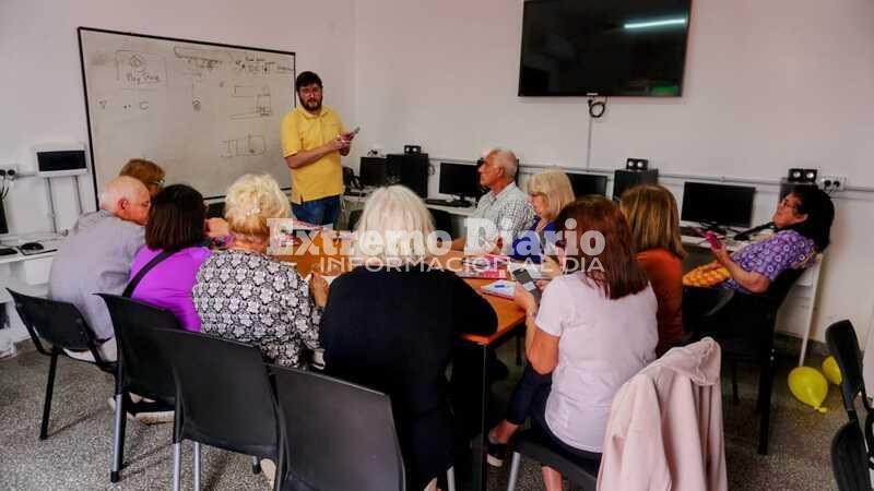 Imagen de Mayores en red: Contin&uacute;a la capacitaci&oacute;n en el Centro Cultural