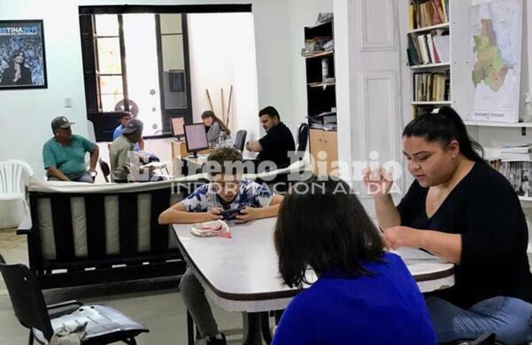 Imagen de Refuerzo alimentario: La C&aacute;mpora ayuda en la inscripci&oacute;n