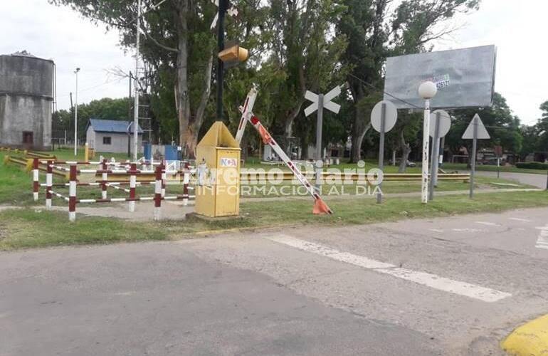 Imagen de Piden que se reparen los cruces de las vías en Arroyo Seco