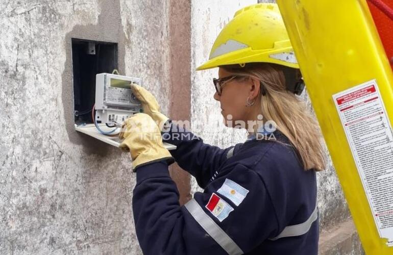 Imagen de Eliana Paolini, la primera mujer en la planta operativa de la EPE de Arroyo Seco