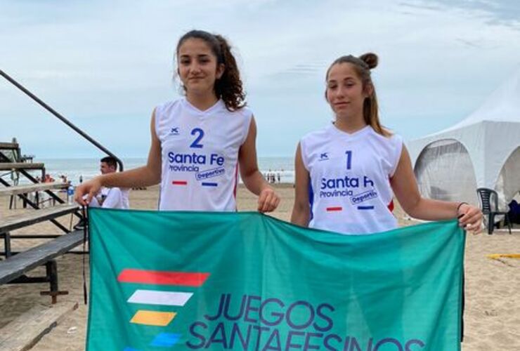Imagen de Beach Vóley: Sol Chiummiento y Luz Piacentini avanzan a paso firme en los Juegos Evita 2022.