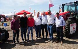 El gobernador pas&oacute; a recorrer la Primera Feria de Tecnolog&iacute;a e Innovaci&oacute;n para el Desarrollo Hort&iacute;cola.