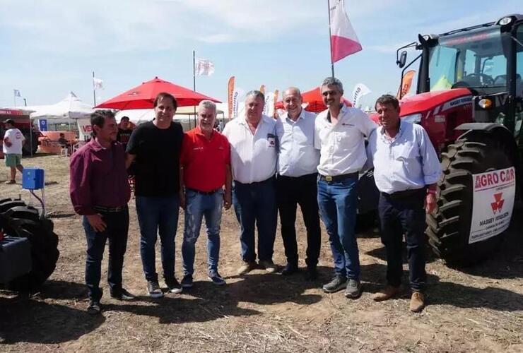 El gobernador pasó a recorrer la Primera Feria de Tecnología e Innovación para el Desarrollo Hortícola.