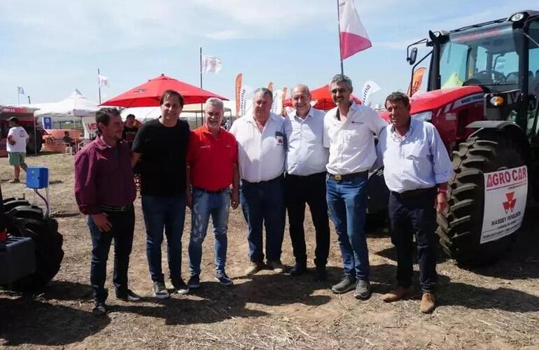 El gobernador pasó a recorrer la Primera Feria de Tecnología e Innovación para el Desarrollo Hortícola.