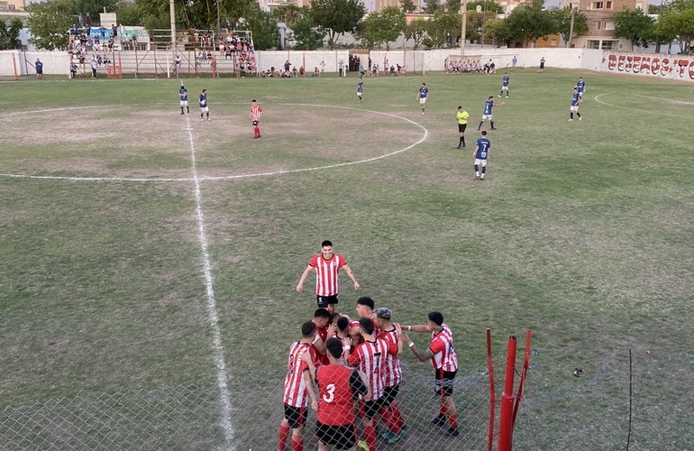 Imagen de Athletic cayó 2 a 0 contra Riberas del Paraná en el partido de ida de los Cuartos de Final
