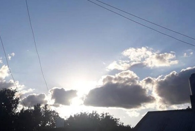 Imagen de Cielo de algo a parcialmente nublado y calorcito