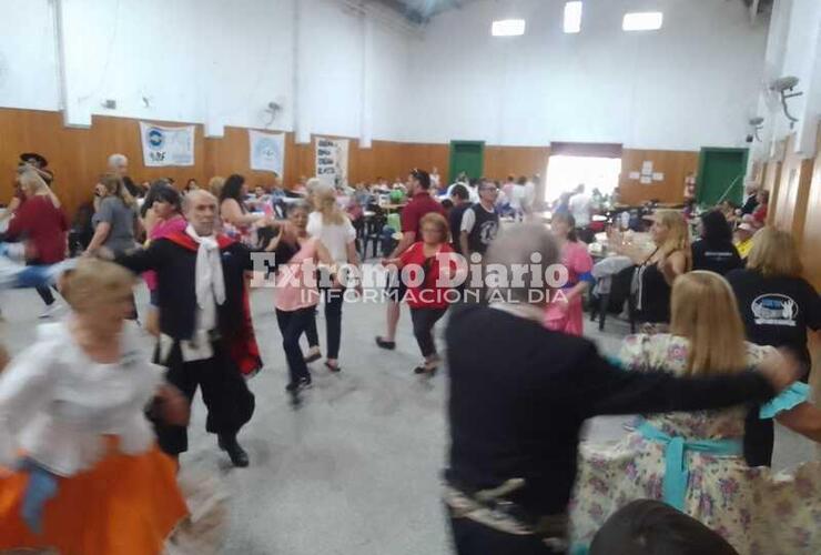 Imagen de Gran peña folklórica en la Sociedad Italiana de Arroyo Seco