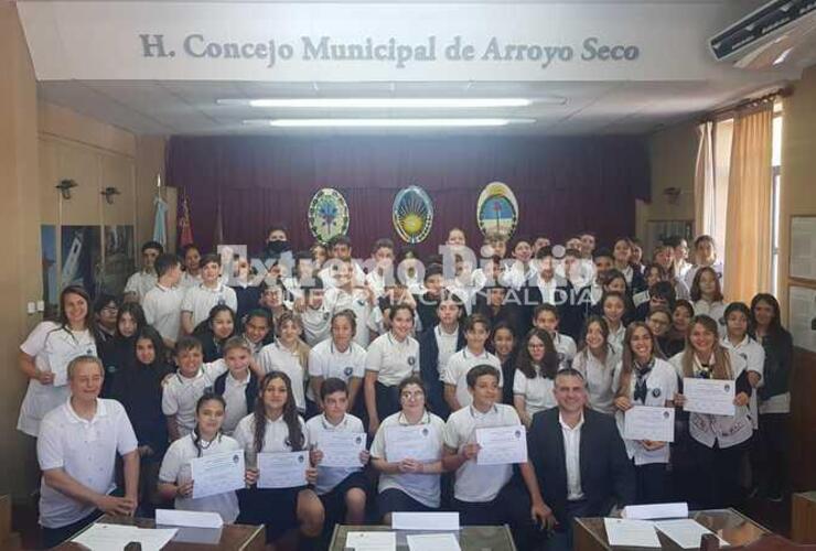 Imagen de Alumnos de 7&deg; grado de la escuela Santa Luc&iacute;a fueron concejales por un d&iacute;a