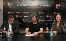 Imagen de Gabriel Heinze, estamp&oacute; la firma y ya es nuevo Director T&eacute;cnico de N.O.B.