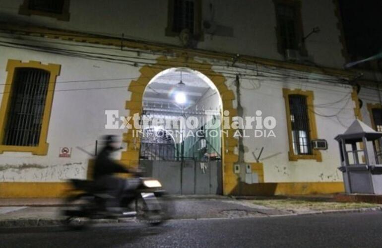 Imagen de Balearon la Unidad 3 de Suipacha y Zeballos y huyeron en moto