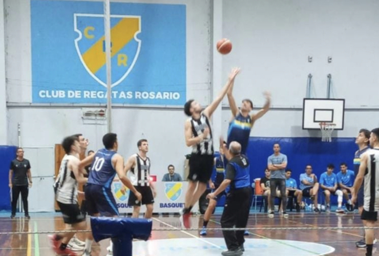 Imagen de Básquet: Unión perdió ante Regatas por la Zona Campeonato.