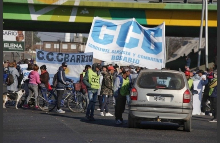 Imagen de Anuncian una decena de piquetes en Rosario y la región