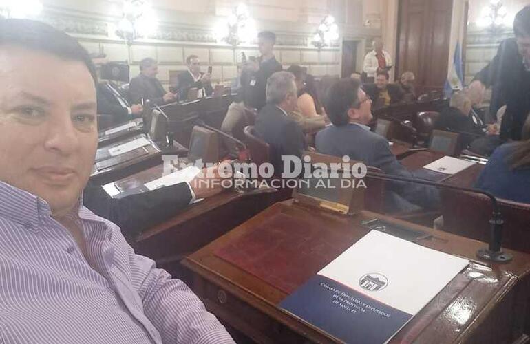 Modo selfie. Patricio Caporale durante el acto en Santa Fe