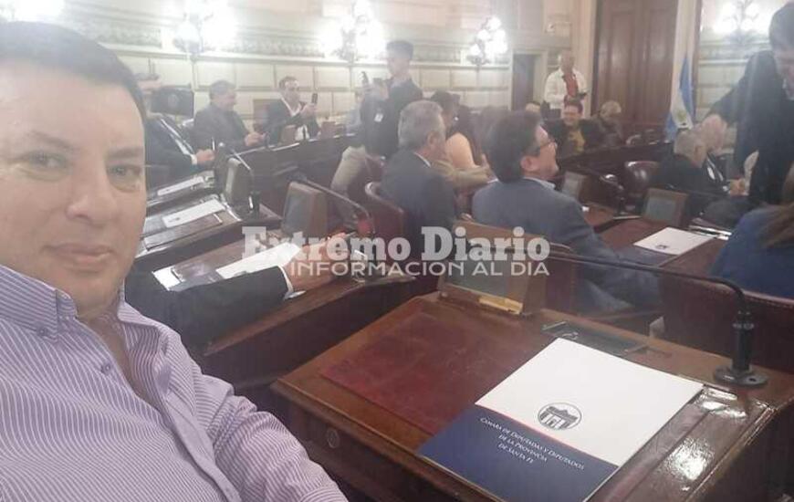 Modo selfie. Patricio Caporale durante el acto en Santa Fe