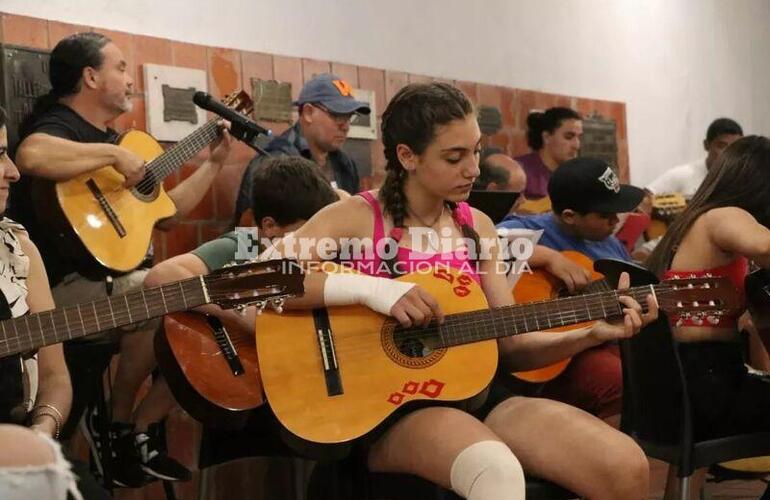 Imagen de Muestra de fin de año del taller de guitarra en el Centro Culturales