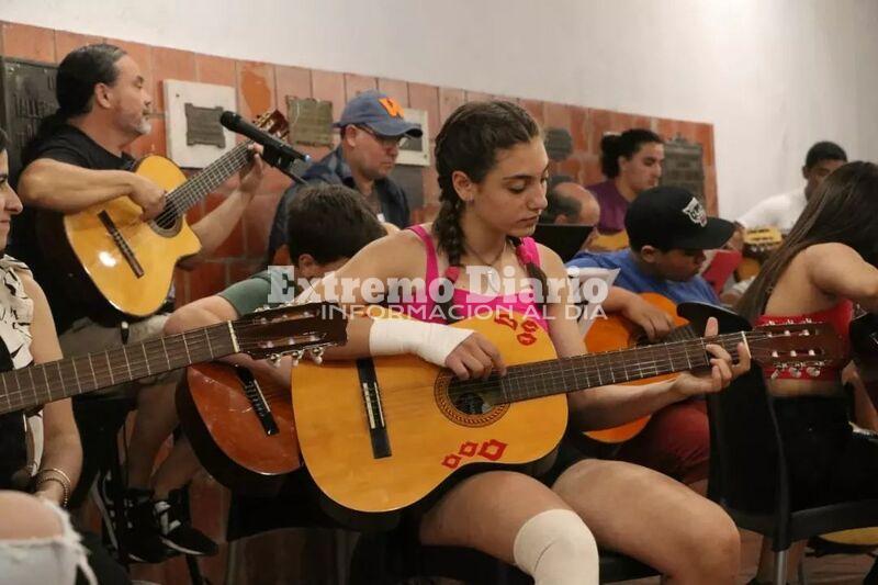 Imagen de Muestra de fin de a&ntilde;o del taller de guitarra en el Centro Culturales