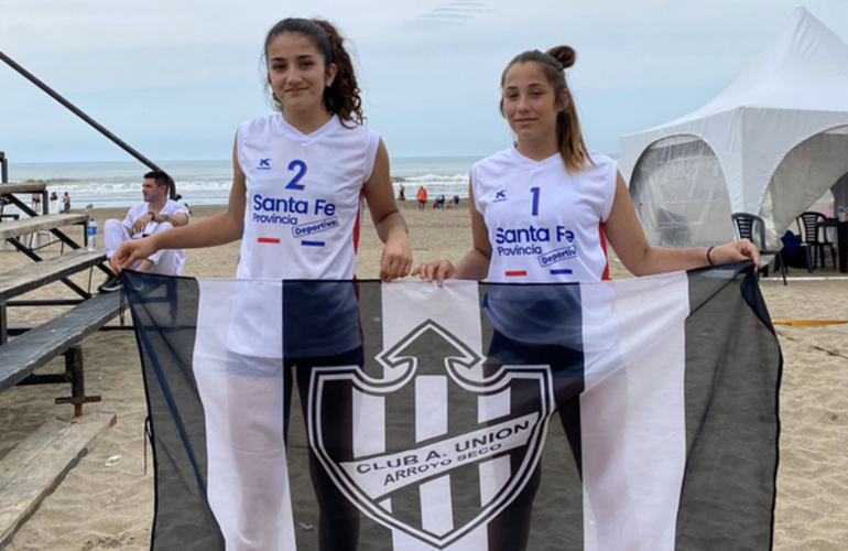 Imagen de Piacentini y Chiummiento, Medalla de Plata en Beach Vóley en los Juegos Evita 2022.