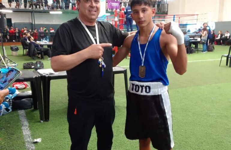 Conde junto a su entrenador, Raúl Zeballos.