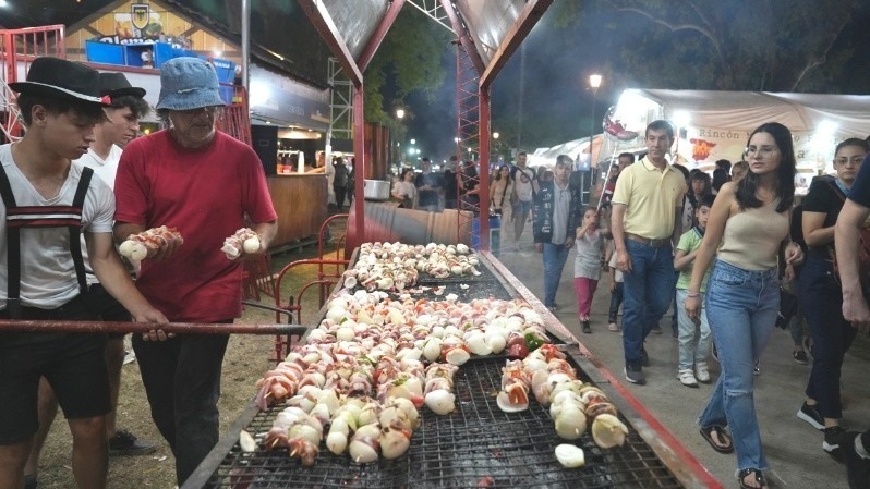La gastronom&iacute;a, una de las grandes atracciones de la fiesta (Alan Monz&oacute;n/Rosario3)