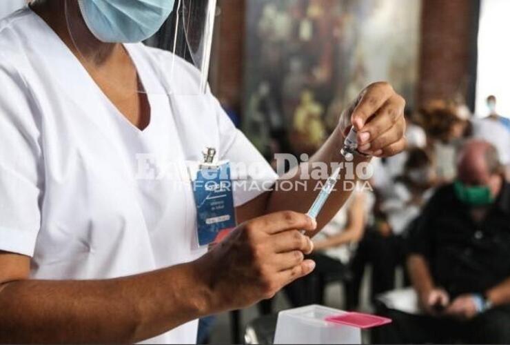 Imagen de Comienza la aplicaci&oacute;n de la quinta dosis contra el coronavirus en toda la provincia