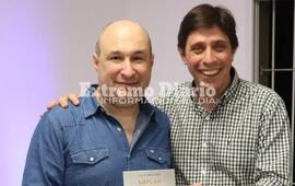 Imagen de N&eacute;stor Leone present&oacute; �Soplar sobre cenizas� en Fighiera