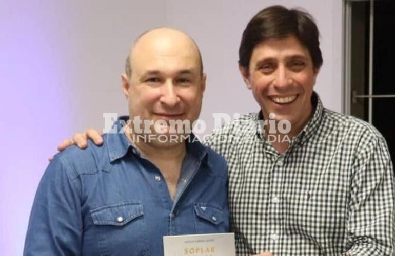 Imagen de Néstor Leone presentó “Soplar sobre cenizas” en Fighiera