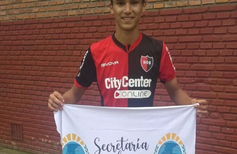 Imagen de Alejo Velacoz fue reconocido por su participación en el campeonato de AFA con la 8va división de Newells