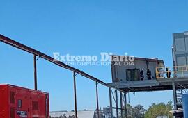 Personal de bomberos en el lugar.