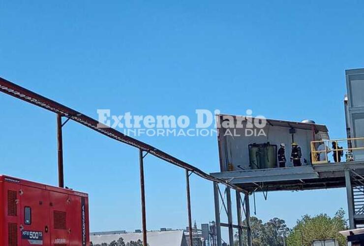 Personal de bomberos en el lugar.