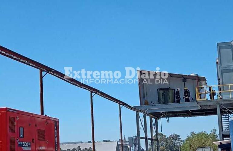 Personal de bomberos en el lugar.