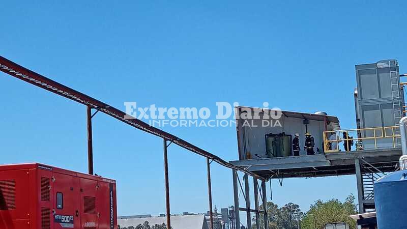 Personal de bomberos en el lugar.