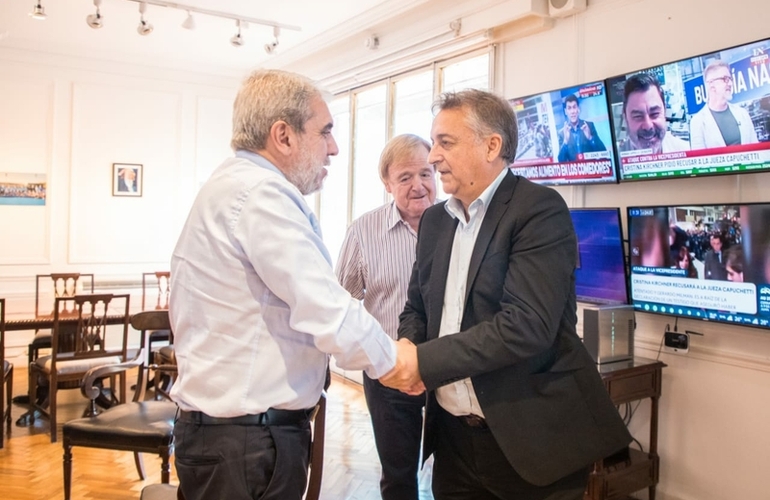 Olivé junto al Ministro de Seguridad de la Nación en Buenos Aires.