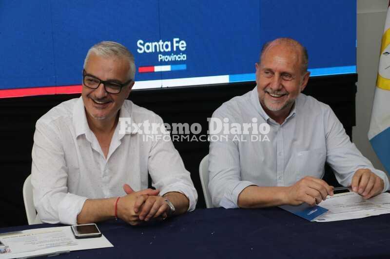 Imagen de Junto a Perotti se abrieron los sobres de la licitaci&oacute;n p&uacute;blica para el ensanchamiento de la Ruta N&deg;21