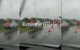 Imagen de Volc&oacute; un veh&iacute;culo del Servicio Penitenciario en la autopista a Santa Fe: seis personas heridas