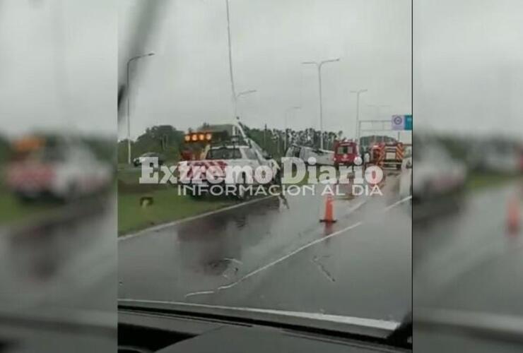 Imagen de Volcó un vehículo del Servicio Penitenciario en la autopista a Santa Fe: seis personas heridas
