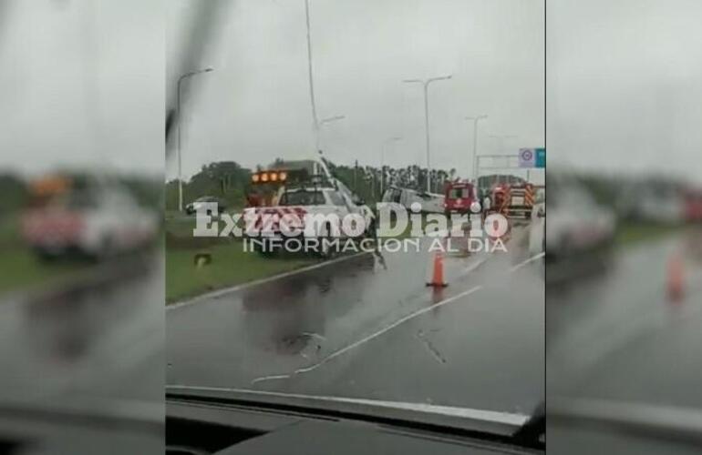 Imagen de Volcó un vehículo del Servicio Penitenciario en la autopista a Santa Fe: seis personas heridas