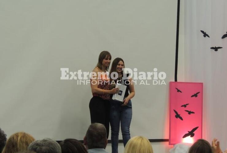 Imagen de Alvear reconoció a la primera mujer graduada en la carrera de Técnico Superior en Mantenimiento Industrial