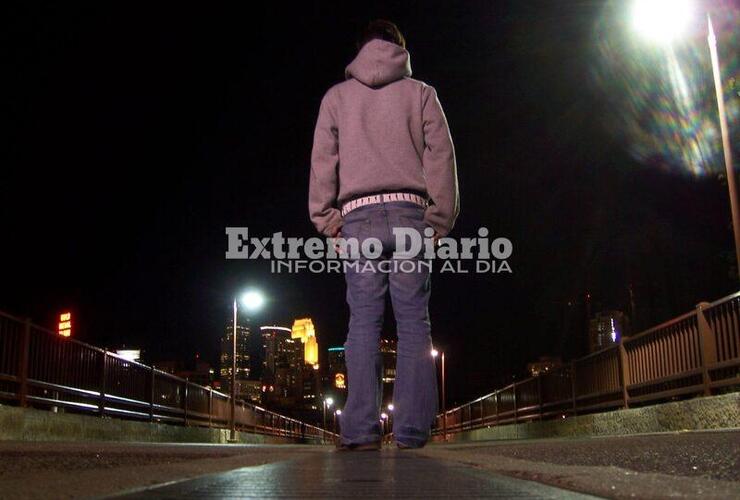 Imagen de Una ciudad chilena prohibió que los menores de 16 años salgan solos de noche