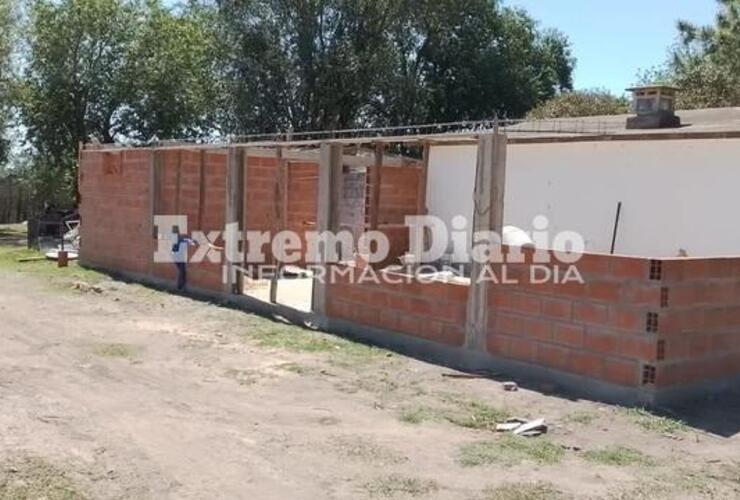 Imagen de Central Argentino construye un nuevo quincho en su camping