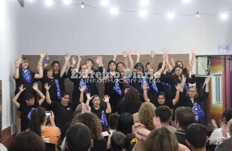 Imagen de Muestra de fin de año de los talleres de lengua de señas y pintura