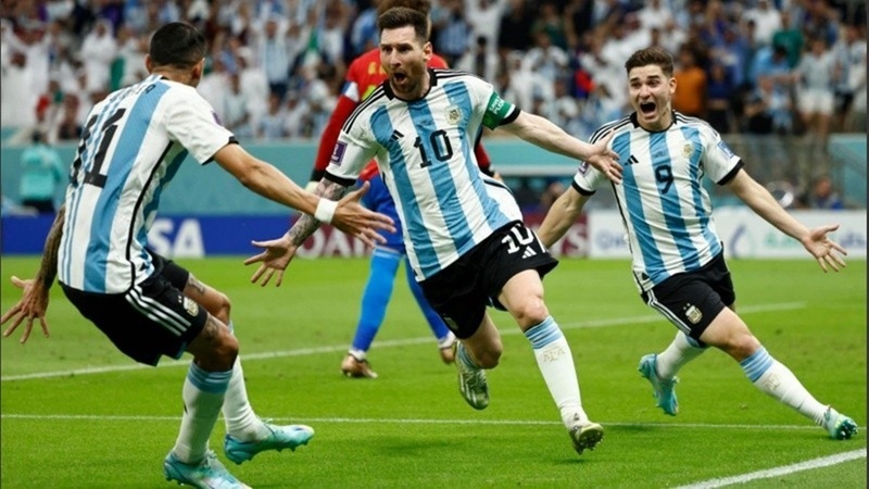 Messi, en su quinto mundial con Argentina, quiere llevar a la selecci&oacute;n a los octavos de final. (EFE)