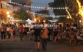 Imagen de Paseo Peatonal: Noche convocante en el centro de la ciudad