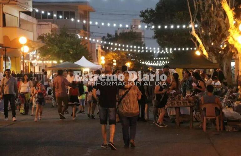 Imagen de Paseo Peatonal: Noche convocante en el centro de la ciudad