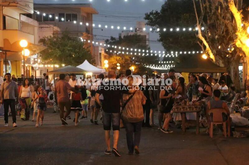 Imagen de Paseo Peatonal: Noche convocante en el centro de la ciudad