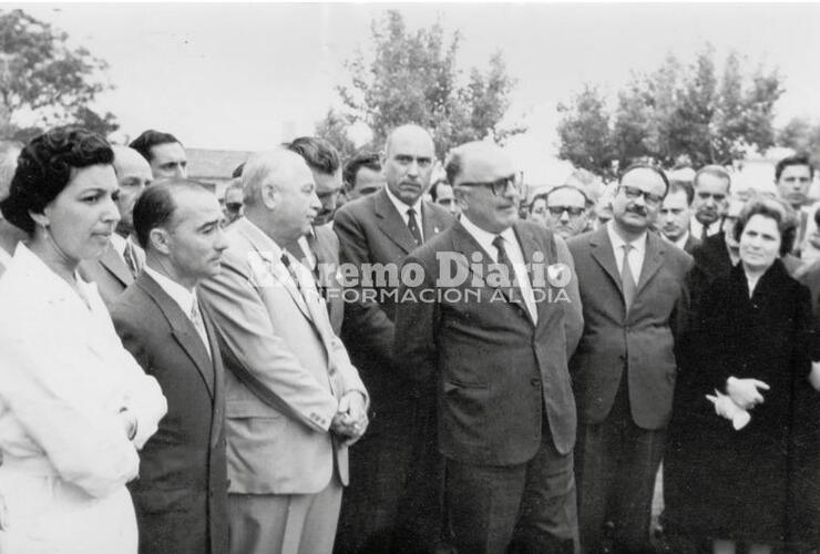 Imagen de Historia: Visita del gobernador Dr. Carlos Sylvestre Begnis en 1960