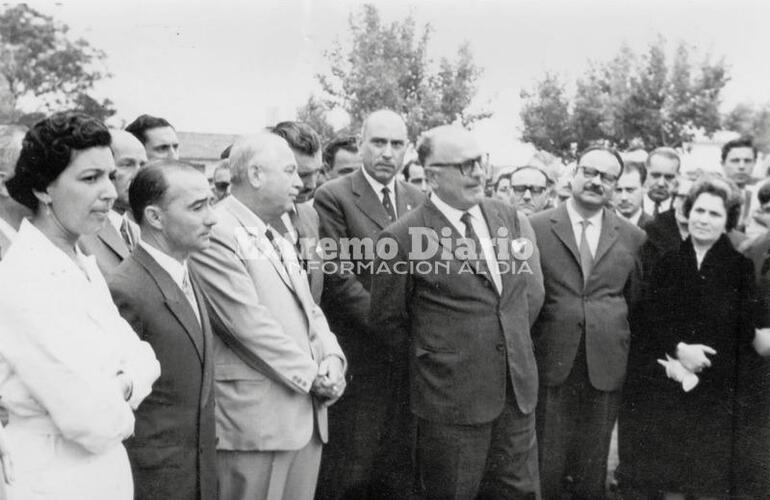 Imagen de Historia: Visita del gobernador Dr. Carlos Sylvestre Begnis en 1960