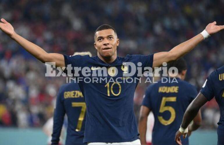 Imagen de Mbappé volvió a negarse a declarar ante la prensa y Francia fue multada