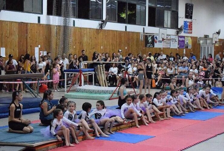 Imagen de Unión realizó la Gala de fin de año de Gimnasia Artística