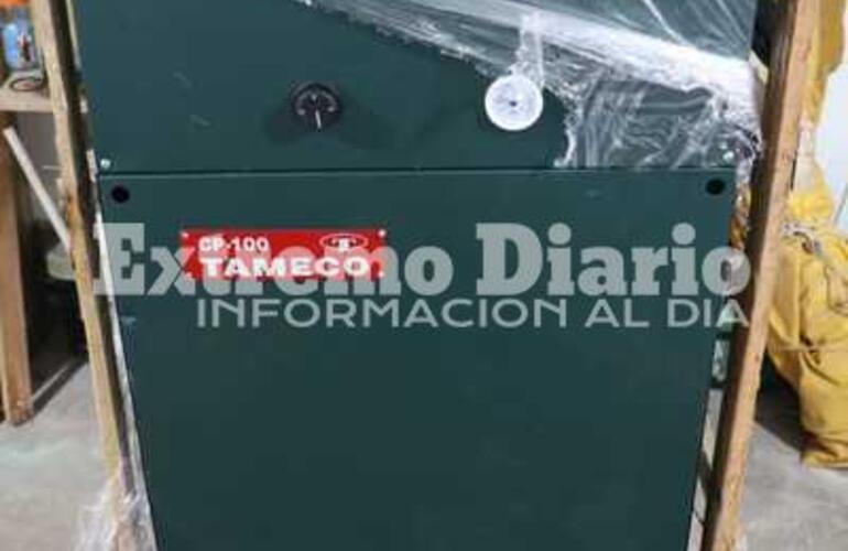 Imagen de Llegaron las nuevas calderas para la pileta del Complejo “Los Tiburones”